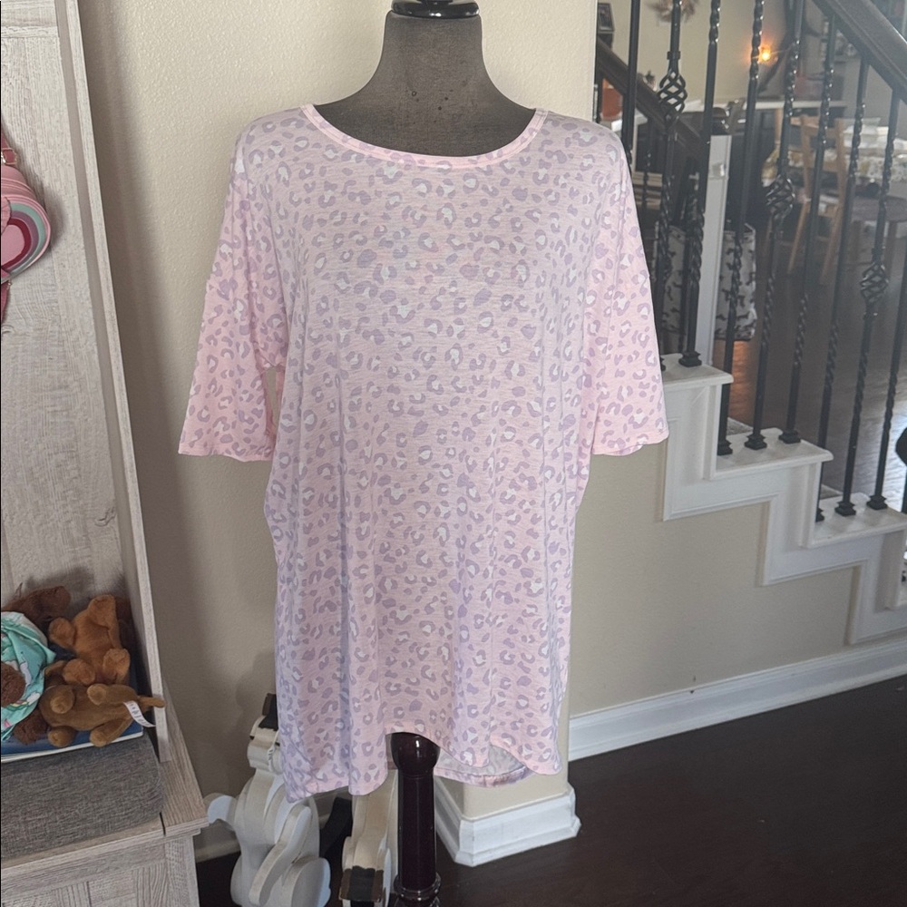 LuLaRoe pink/purple Irma Top